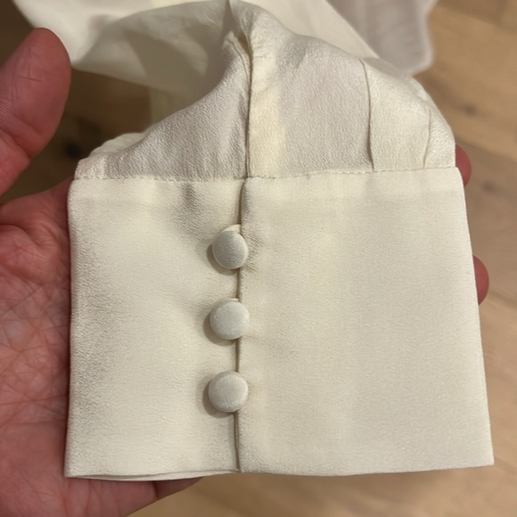 NWOT Banana Republic 100% silk diagonal front snap and covered button shirt - Picture 5 of 10